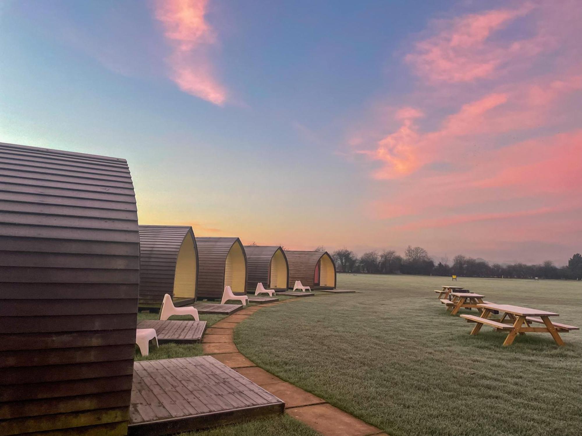 Rodway Hill Golf & Eco Pod Hotel 글로스터 외부 사진